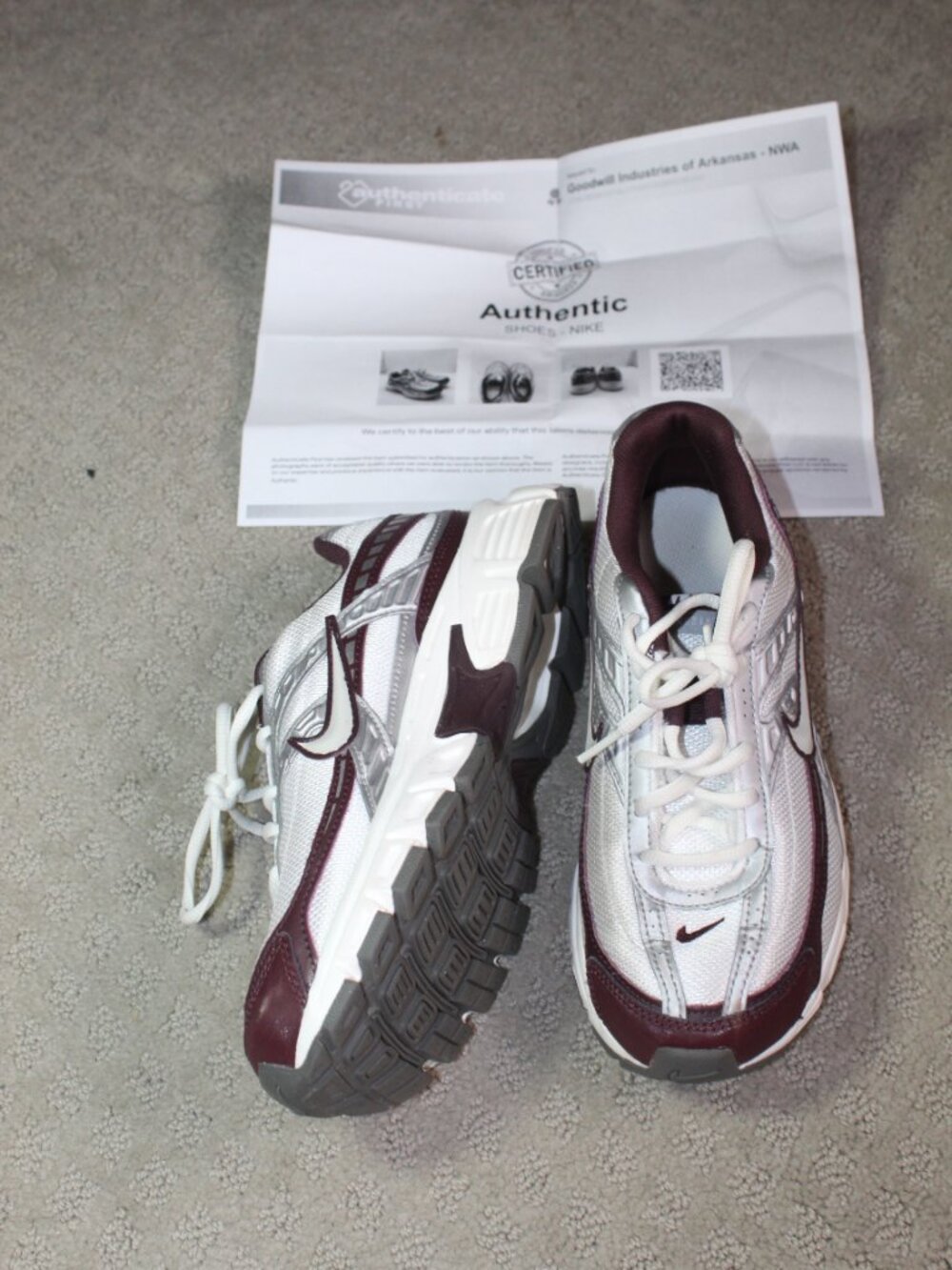 Nike Women's Size 7 Initiator (White Burgundy Crush) IB4688-111